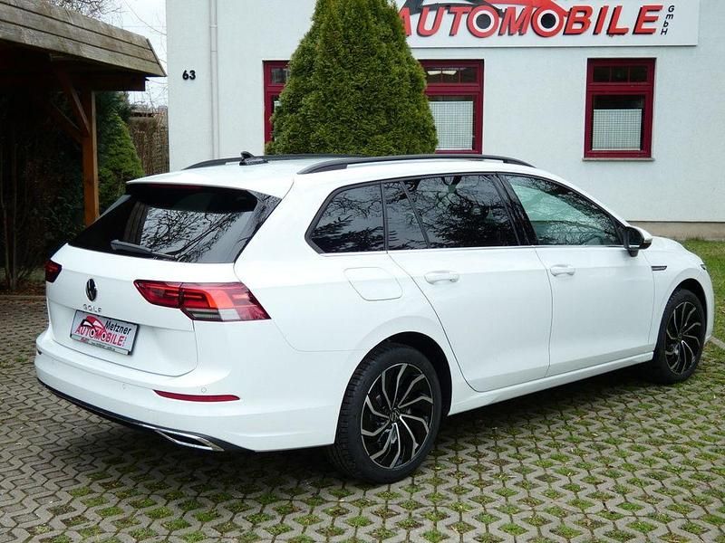 Gebraucht VW Golf VIII Style 150 PS (110 kW) 2023 Weiß Kombi