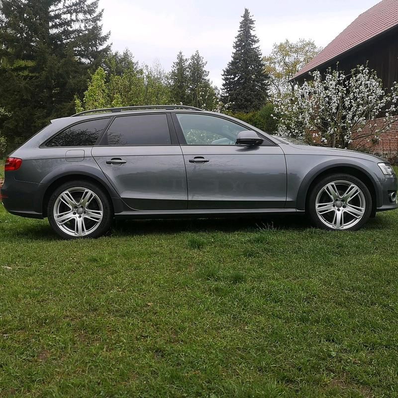 Grau Gebraucht 2016 Audi A4 Allroad Ambiente Kombi | 11.800 € (Fairer Preis) - Bild 1/4