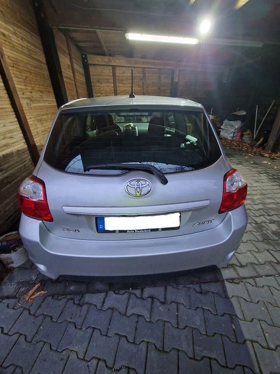 Gebraucht Toyota Auris 132 PS (97 kW) 2010 Silber Kleinwagen