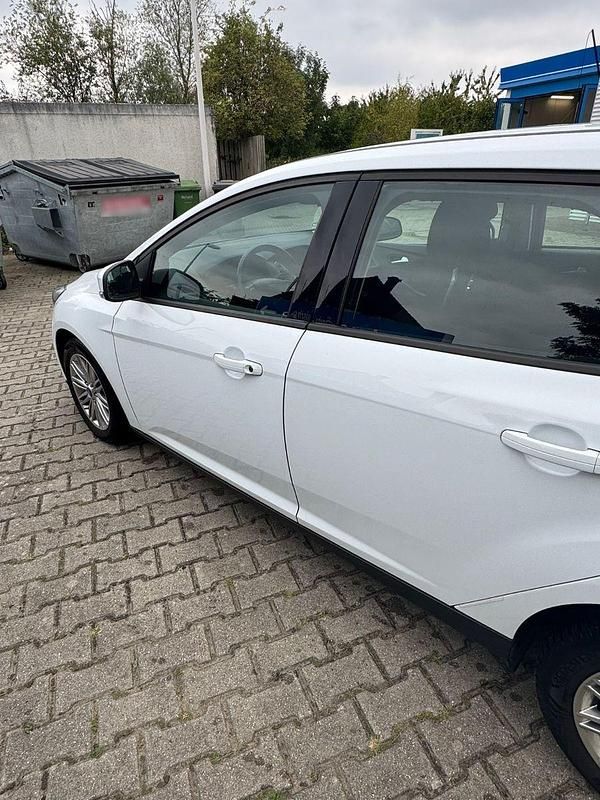 Gebraucht Ford Focus Cool & Connect 95 PS (69 kW) 2018 Weiß Kombi