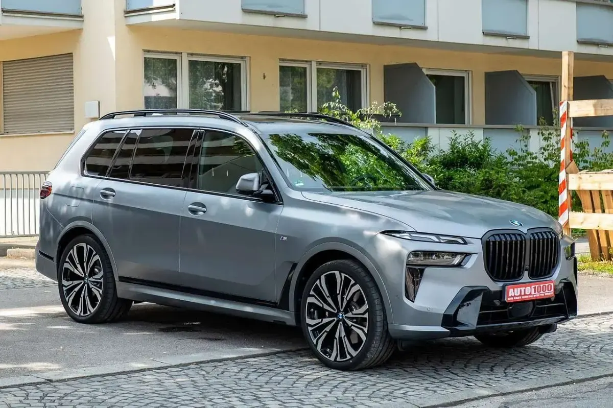 Gebraucht BMW X7 M Sport 352 PS (258 kW) 2025 Grau SUV