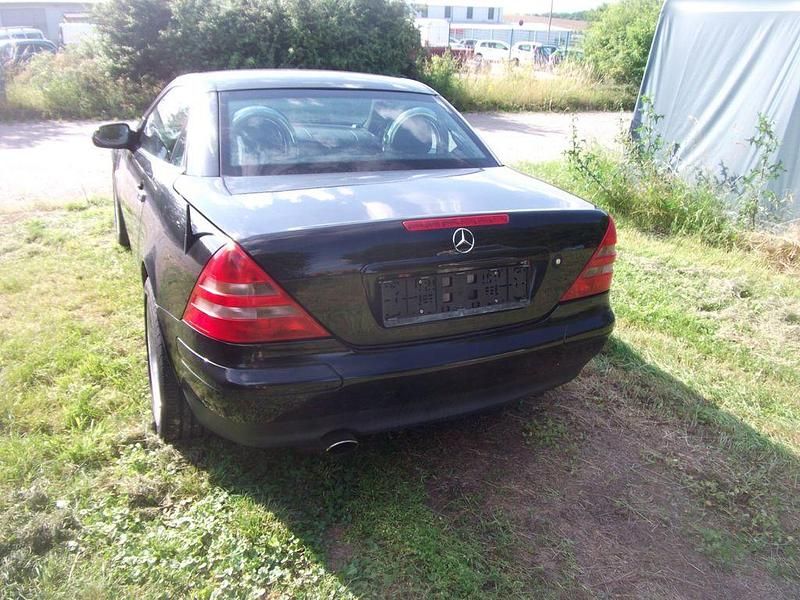 Gebraucht Mercedes SLK230 193 PS (141 kW) 2000 Schwarz Cabrio