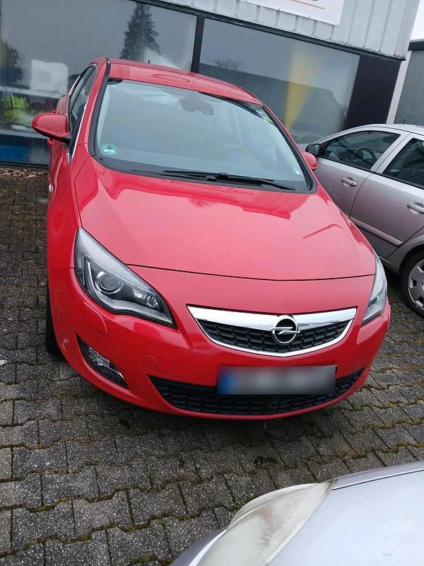 Second-hand Opel Astra 180 CP (132 kW) 2009 Roșu Coupe
