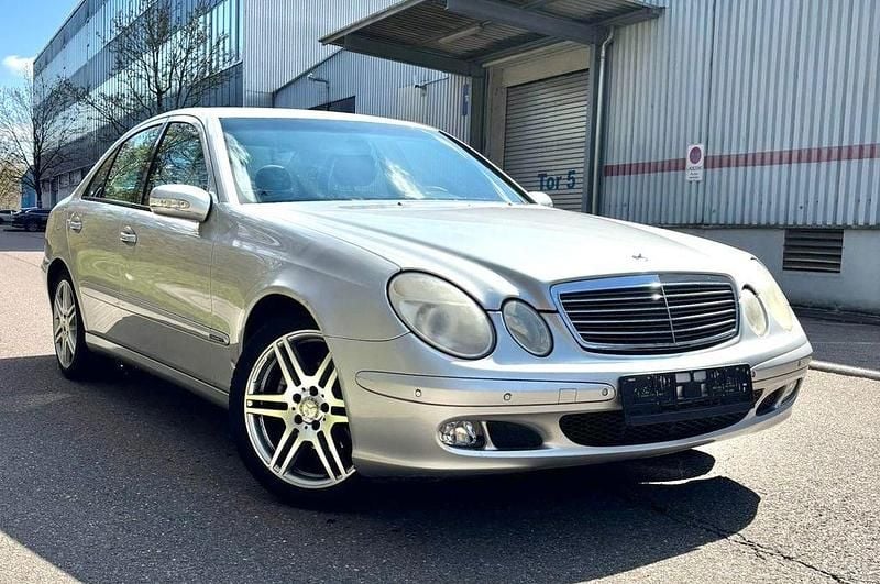Gebraucht Mercedes E200 163 PS (119 kW) 2004 Silber Limousine