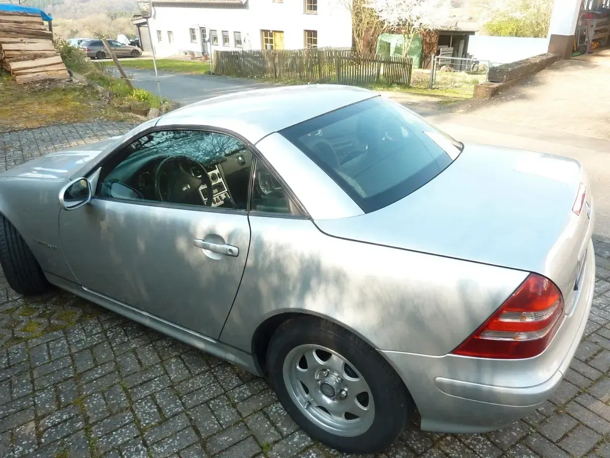 Second-hand Mercedes SLK200 163 CP (119 kW) 2003 Argintiu Cabrio