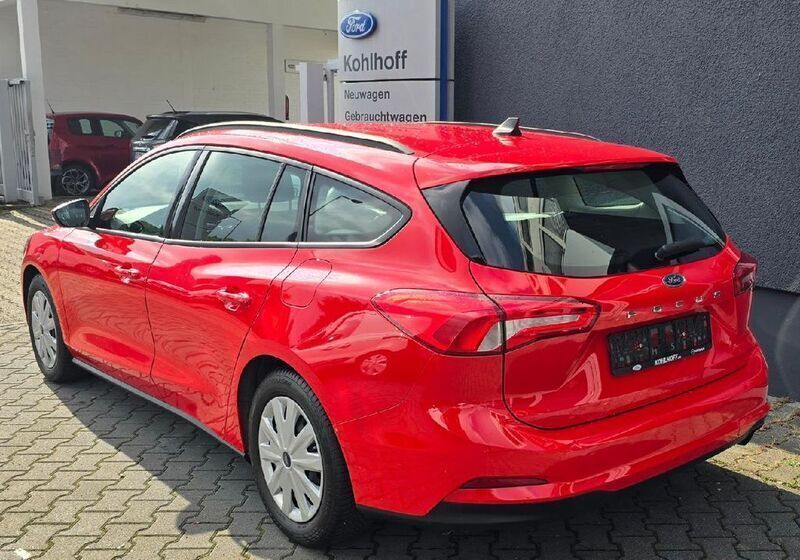Gebraucht Ford Focus Trend 101 PS (74 kW) 2021 Racerot Kombi