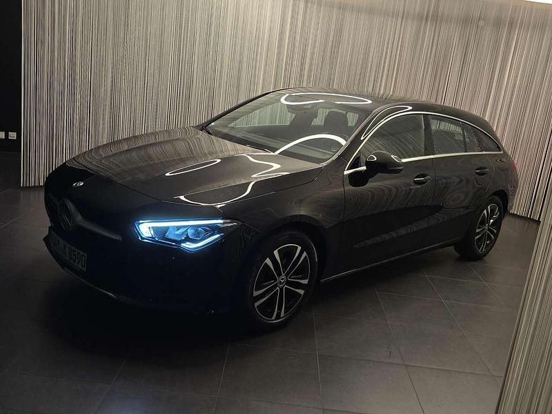 Schwarz Gebraucht 2023 Mercedes CLA180 Shooting Brake Progressive Kombi | 27.000 € (Guter Preis) - Bild 1/4