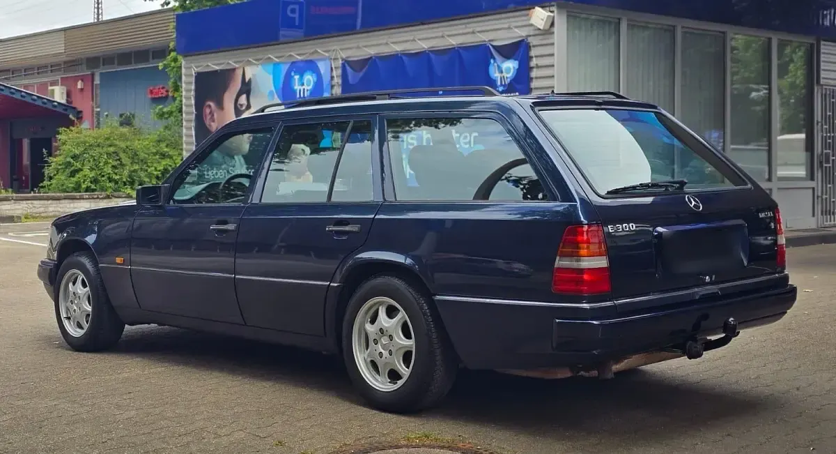 Gebraucht Mercedes E300 136 PS (100 kW) 1996 Blau Kombi