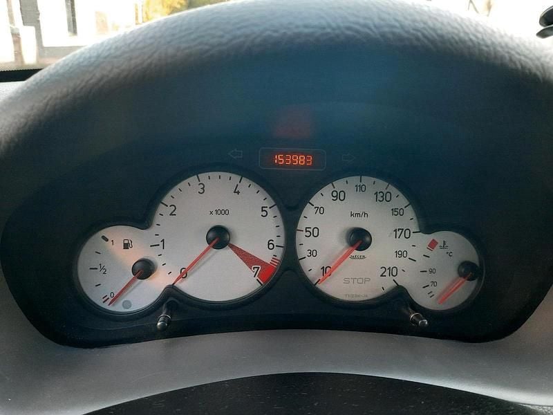 Grau Gebraucht 2004 Peugeot 206 Kleinwagen | 750 € (Guter Preis) - Bild 1/4