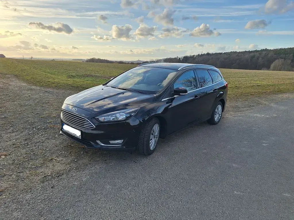 Używany Ford Focus Titanium 120 KM (88 kW) 2016 Czarny Sedan/Limuzyna