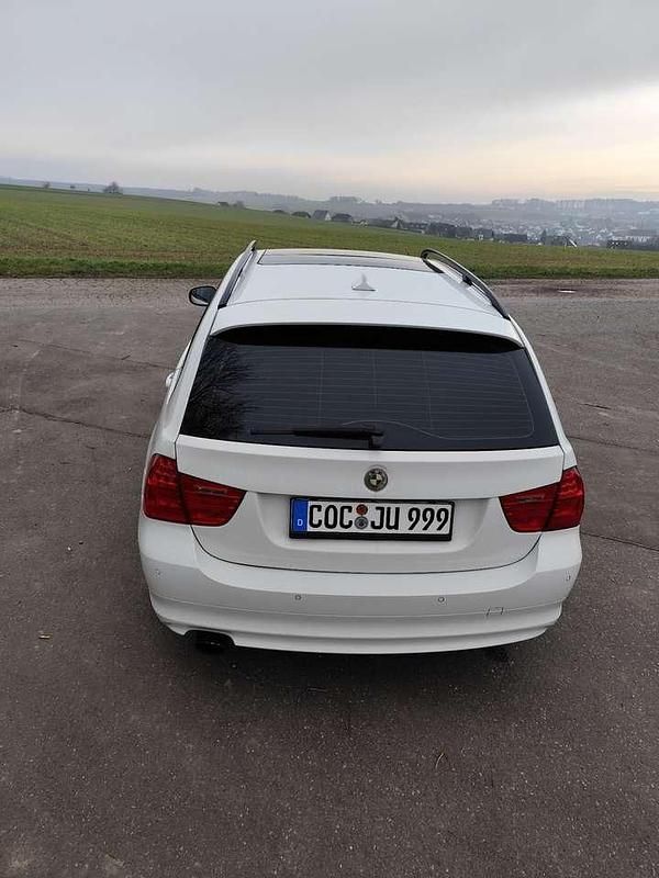 Gebraucht BMW 318 143 PS (105 kW) 2009 Weiß Kombi
