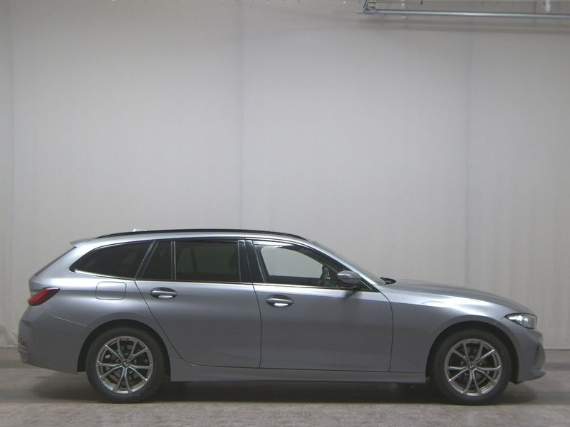 Grau Gebraucht 2023 BMW 320 Shadowline Kombi | 28.480 € (Superpreis) - Bild 1/4