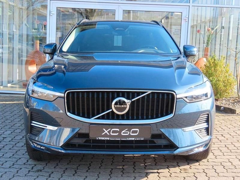 Gebraucht Volvo XC60 Core 197 PS (144 kW) 2023 Denim blue SUV