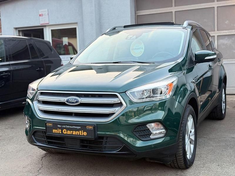 Gebraucht Ford Kuga Titanium 179 PS (131 kW) 2017 Grün SUV