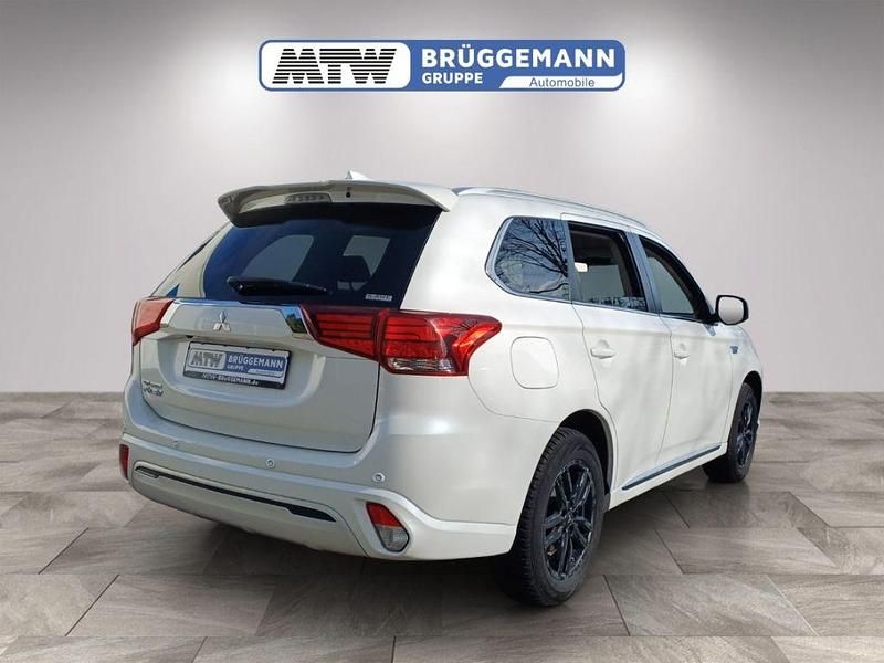 Usata Mitsubishi Outlander P-HEV Plus 224 CV (164 kW) 2019 Bianco SUV