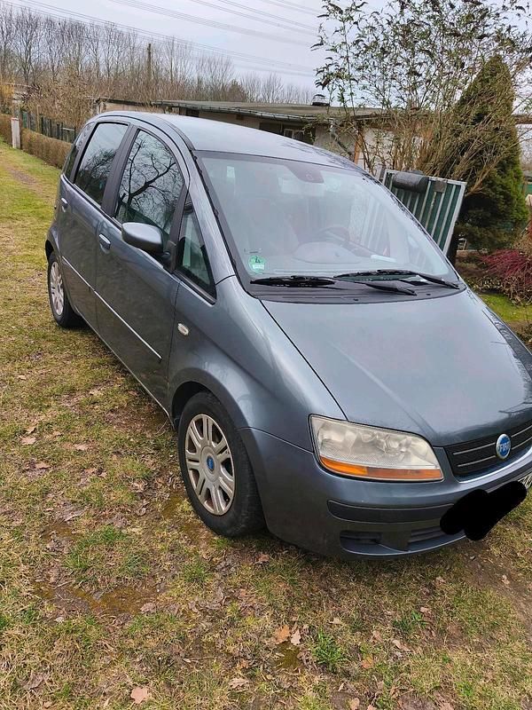 Gebraucht Fiat Idea 90 PS (66 kW) 2004 Silber Van / Kleinbus