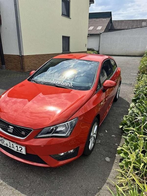 Rot Gebraucht 2015 Seat Ibiza FR Limousine | 4.800 € - Bild 1/4