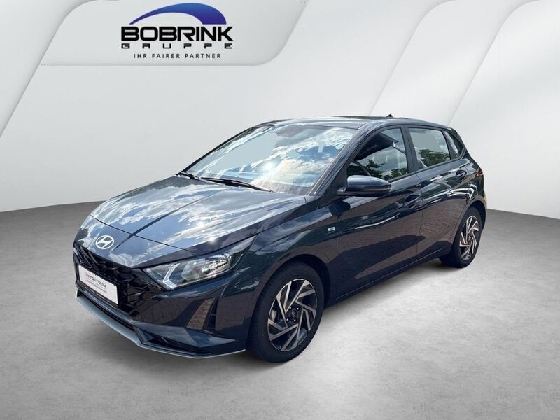 Aurora grey / met Gebraucht 2024 Hyundai i20 Trend Limousine | 20.690 € (Etwas zu teuer) - Bild 1/4