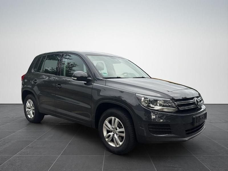 Grau Gebraucht 2016 VW Tiguan Trendline SUV | 15.750 € (Superpreis) - Bild 1/4