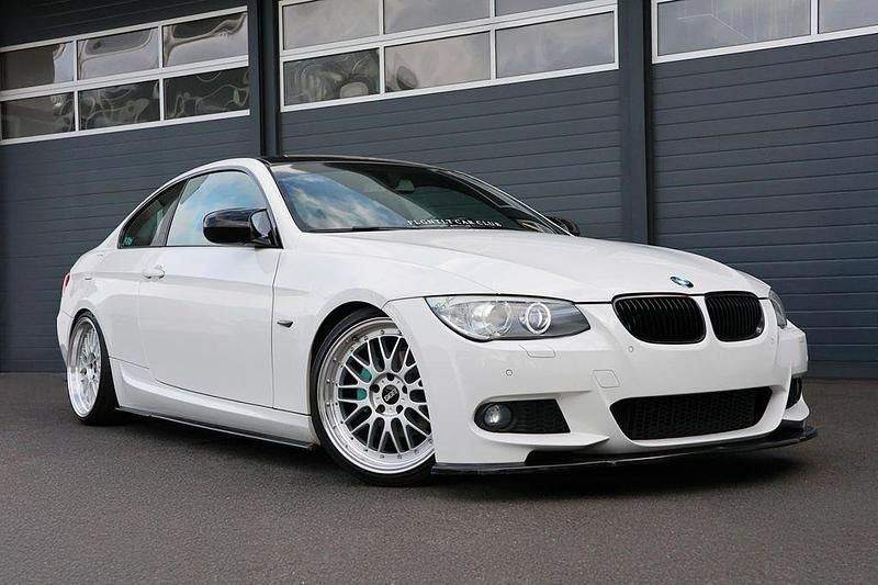Weiß Gebraucht 2011 BMW 320 Performance Coupé | 11.850 € (Teuer) - Bild 1/4