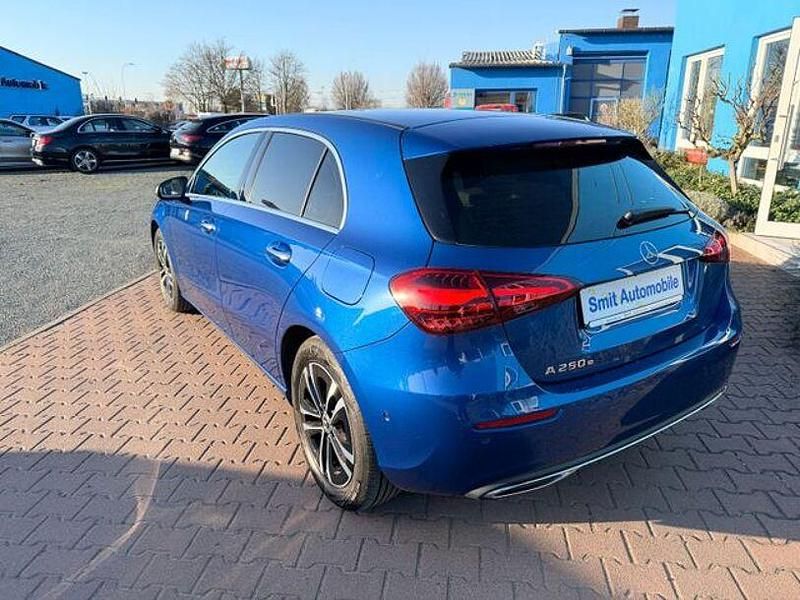 Gebraucht Mercedes A250 Progressive 163 PS (119 kW) 2023 Spektralblau (metallic) Limousine