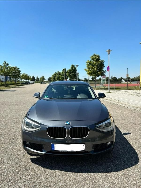 Grau Gebraucht 2012 BMW 125 Kleinwagen | 9.999 € (Guter Preis) - Bild 1/4