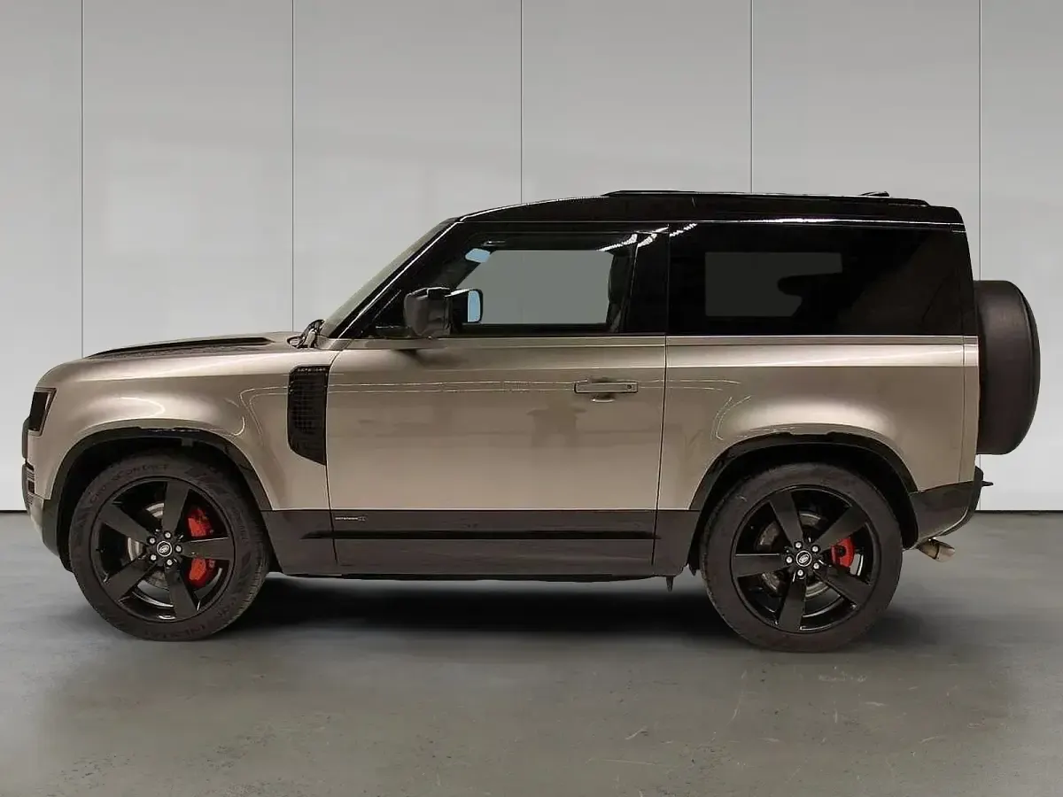 Gebraucht Land Rover Defender 431 PS (317 kW) 2024 Silicon silver SUV