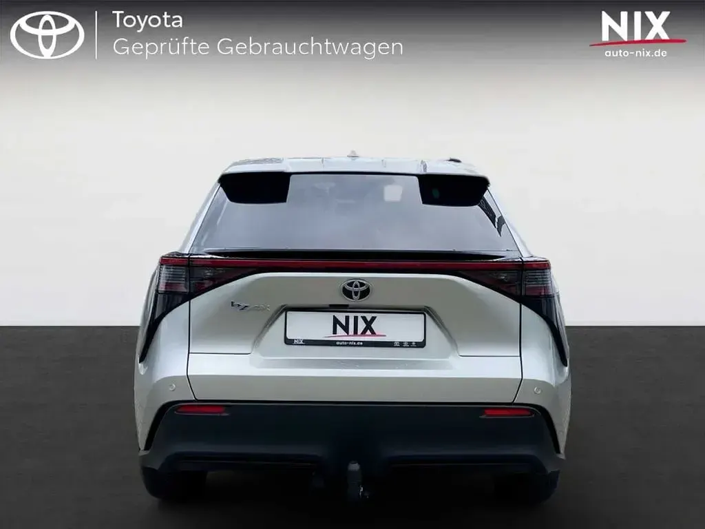 Gebraucht Toyota bZ4X Basis 150 kW (204 PS) 2023 Silber SUV