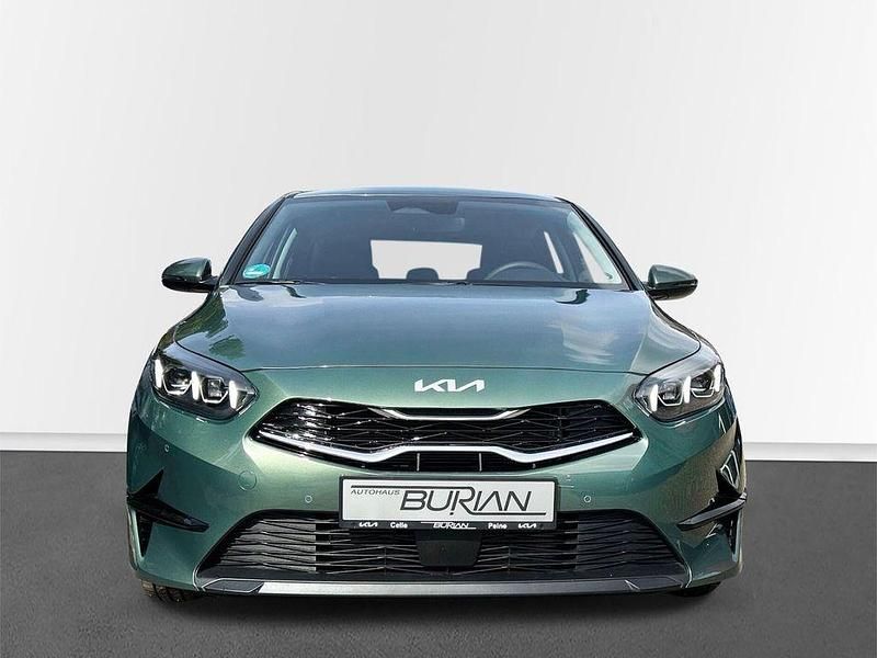 Gebraucht Kia Ceed Spirit 140 PS (102 kW) 2025 Grün Kleinwagen