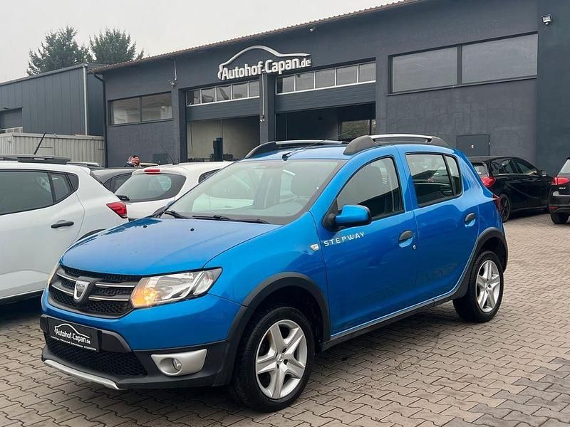 Gebraucht Dacia Sandero Prestige 90 PS (66 kW) 2015 Blau sky Limousine