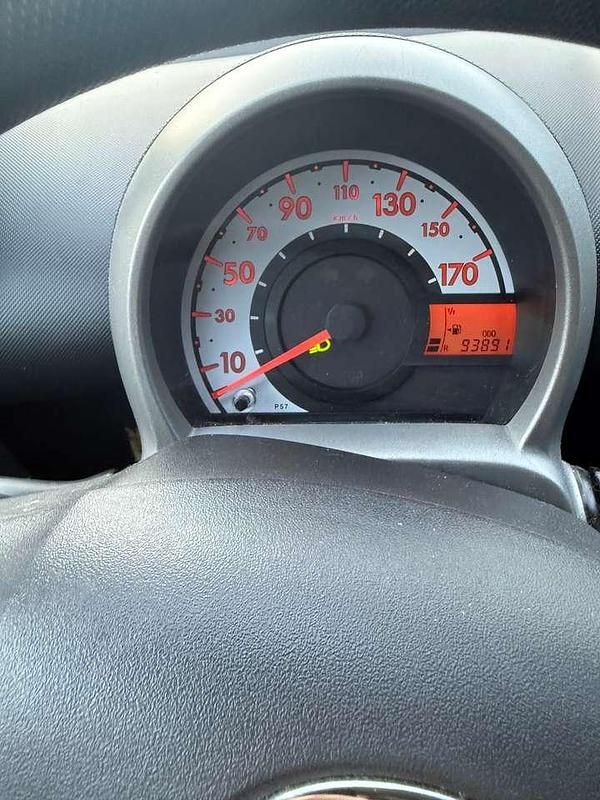 Gebraucht Toyota Aygo 68 PS (50 kW) 2013 Weiß Kleinwagen