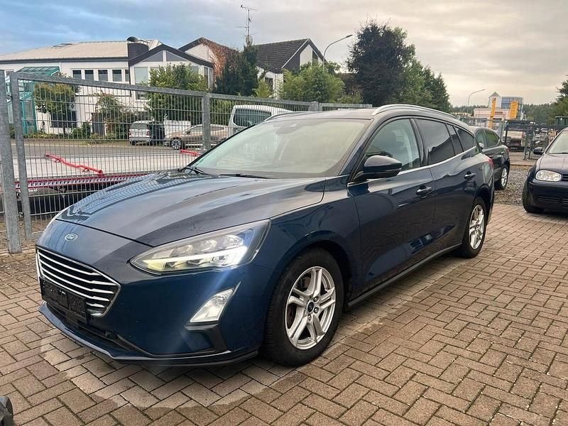 Blau Gebraucht 2020 Ford Focus Cool & Connect Limousine | 7.100 € (Superpreis) - Bild 1/4