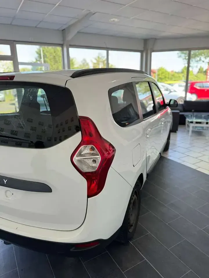 Gebraucht Dacia Lodgy Lauréate 83 PS (61 kW) 2013 Gletscherweiss Van / Kleinbus