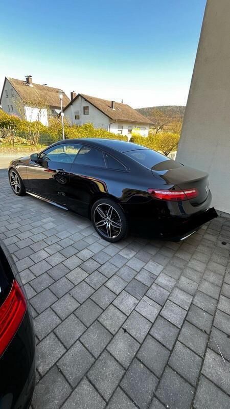 Schwarz Gebraucht 2020 Mercedes E300 AMG Coupé | 39.000 € (Fairer Preis) - Bild 1/4