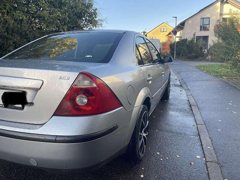 Gebraucht Ford Mondeo Ghia 138 PS (101 kW) 2004 Grau Limousine