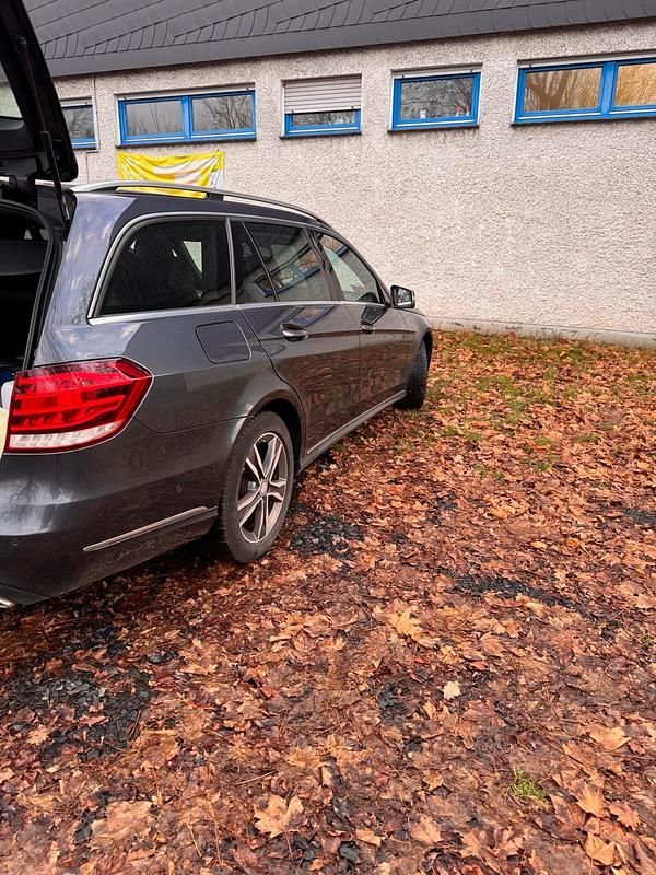 Gebraucht Mercedes E250 204 PS (150 kW) 2013 Grau Kombi