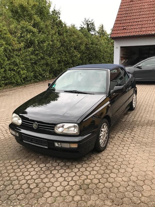 Schwarz Gebraucht 1998 VW Golf Cabriolet Cabrio | 1.400 € (Fairer Preis) - Bild 1/4