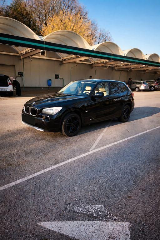 Gebraucht BMW X1 150 PS (110 kW) 2010 Schwarz SUV