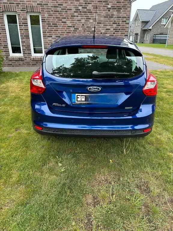 Używany Ford Focus Titanium 125 KM (91 kW) 2013 Niebieski Sedan/Limuzyna