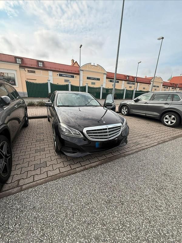 Gebraucht Mercedes E200 Avantgarde 136 PS (100 kW) 2014 Schwarz Limousine
