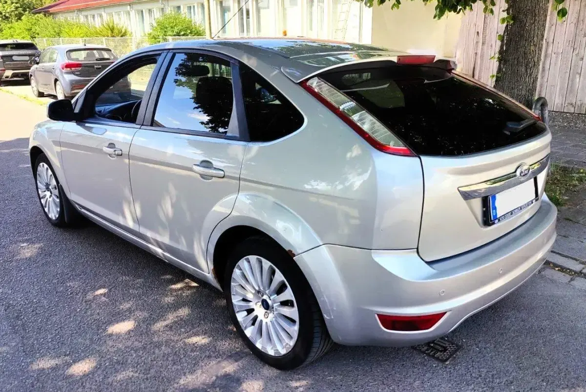 Gebraucht Ford Focus Titanium 125 PS (91 kW) 2008 Silber Limousine