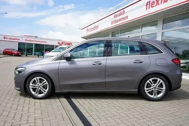 Gebraucht Mercedes B220 AMG line 190 PS (139 kW) 2024 Grau Kleinwagen