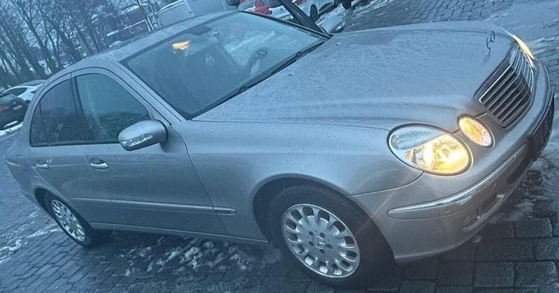 Gebraucht Mercedes E350 272 PS (200 kW) 2005 Gold Limousine