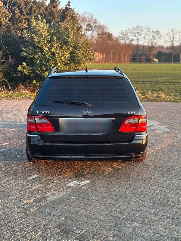 Gebraucht Mercedes E320 224 PS (164 kW) 2006 Schwarz Kombi