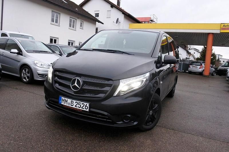 Obsidianschwarz Gebraucht 2020 Mercedes Vito Van / Kleinbus | 18.999 € (Superpreis) - Bild 1/4