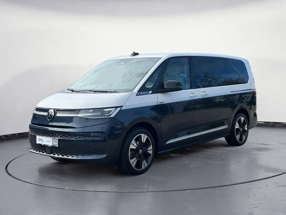 Neu VW Multivan Life 150 PS (110 kW) 2026 Candyweiß/ starlight blue met Van / Kleinbus