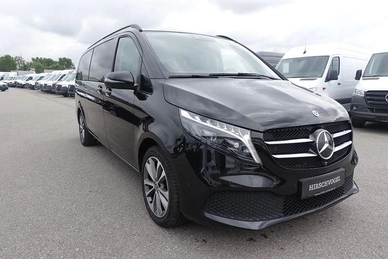 Schwarz Gebraucht 2023 Mercedes V300 Avantgarde Van / Kleinbus | 60.749 € (Fairer Preis) - Bild 1/4