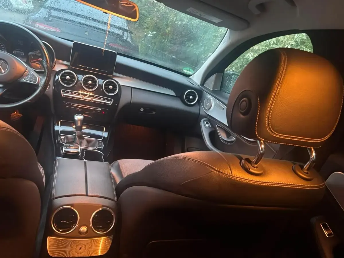 Gebraucht Mercedes C180 156 PS (114 kW) 2015 Schwarz Limousine