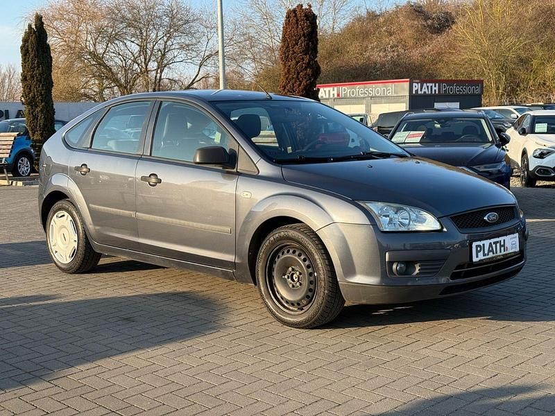 Gebraucht Ford Focus Trend 101 PS (74 kW) 2005 Grau Kleinwagen