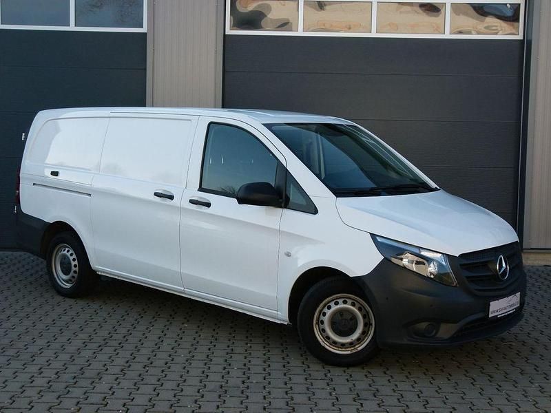 Gebraucht Mercedes Vito 163 PS (119 kW) 2022 Arktikweiss Van